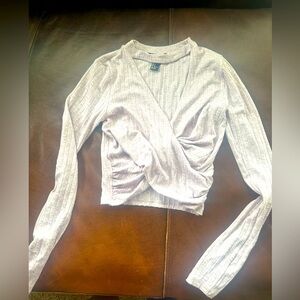 Women's Top Forever 21 long sleeve soft light cross cross top. V neck  Small